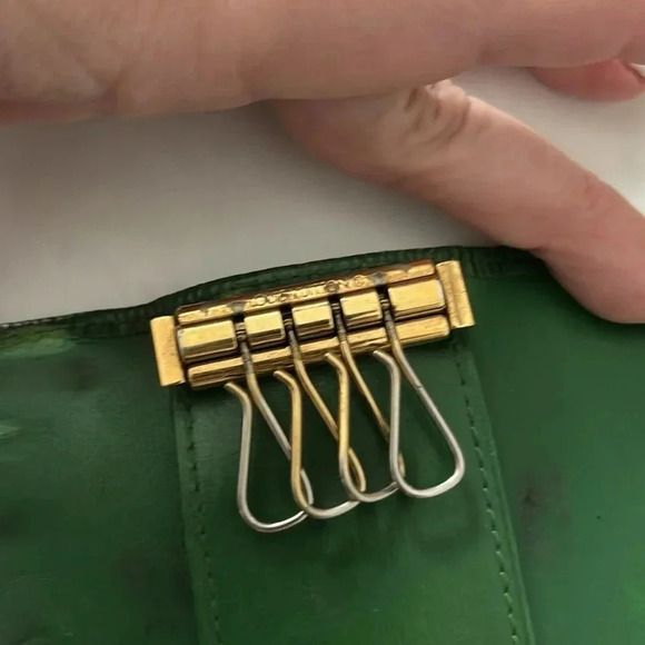 Louis Vuitton | Authentic Vintage Green Epi Multicles 4  Key Case - Picture 5 of 9